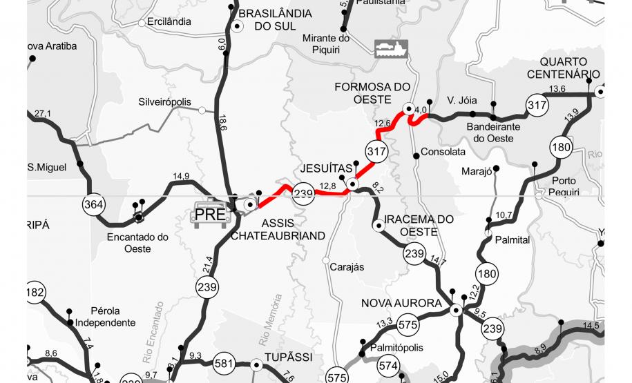 A PR-239 e a PR-317, na região Oeste, passam por serviços de conservação que vão beneficiar cerca de 50 mil pessoas. São executadas a reperfilagem, que consiste na aplicação de Concreto Betuminoso Usinado a Quente (CBUQ), e compactação desse material em pontos críticos da rodovia para resolver problemas como buracos e deformações.Foto: Divulgação/DER