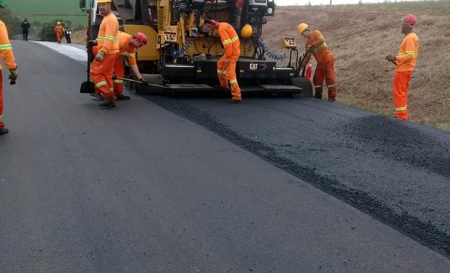 A PR-364, na região Centro-Oeste, está recebendo melhoria no trecho entre a BR-277, próximo a Guarapuava, até o final da pista pavimentada, logo após Goioxim, em uma extensão de 50,4 quilômetros