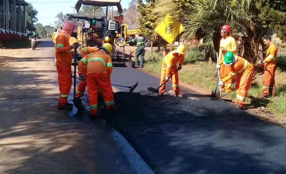 A PR-364, na região Centro-Oeste, está recebendo melhoria no trecho entre a BR-277, próximo a Guarapuava, até o final da pista pavimentada, logo após Goioxim, em uma extensão de 50,4 quilômetros