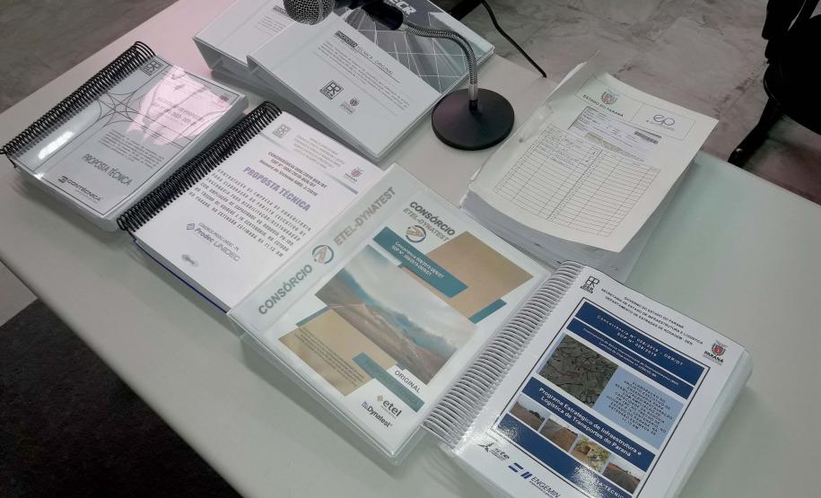 O Departamento de Estradas de Rodagem do Paraná (DER/PR) realizou nesta terça-feira (17) a primeira abertura de envelopes com as propostas técnicas para uma licitação de projeto do Banco de Projetos do Paraná.
Foto: Divulgação/DER