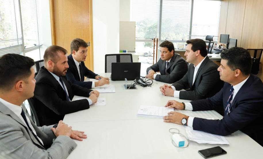 Uma comitiva de paranaenses, liderada pelo governador Carlos Massa Ratinho Junior, esteve nesta terça-feira (09) em Brasília para tratar da ampliação e modernização do Aeroporto de Ponta Grossa, nos Campos Gerais