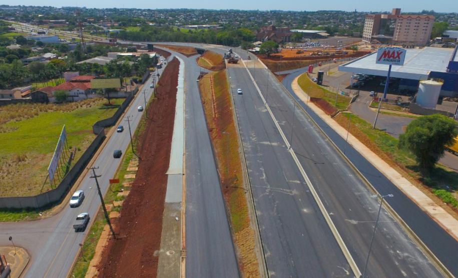 As obras de adequação do cruzamento entre a BR-277 e a Avenida Costa e Silva, em Foz do Iguaçu, que incluem a construção de um novo viaduto, estão quase concluídas. Prevista para ser finalizada em abril de 2020, a obra deve ser entregue nas próximas semanas.Foto: Divulgação/SEIL