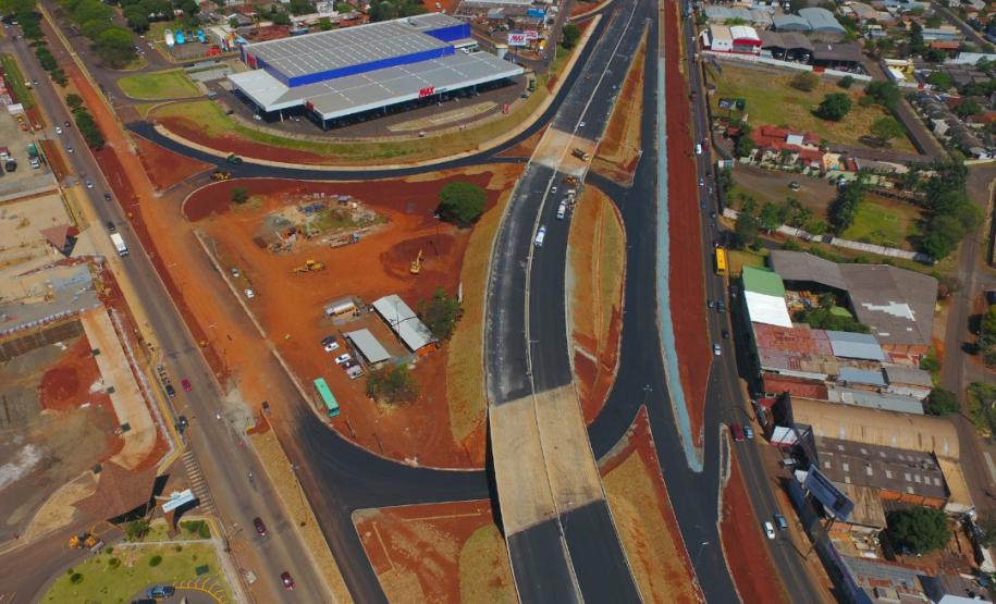 As obras de adequação do cruzamento entre a BR-277 e a Avenida Costa e Silva, em Foz do Iguaçu, que incluem a construção de um novo viaduto, estão quase concluídas. Prevista para ser finalizada em abril de 2020, a obra deve ser entregue nas próximas semanas.Foto: Divulgação/SEIL