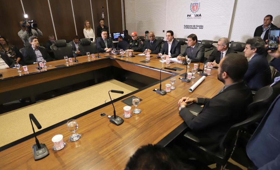 O governador Carlos Massa Ratinho Junior e o secretário de Infraestrutura e Logística, Sandro Alex, divulgaram nesta segunda-feira (21), quais as obras aprovadas pelo Governo do Estado para serem realizadas com os recursos do acordo de leniência firmado entre a concessionária Rodonorte e o Ministério Público Federal (MPF)