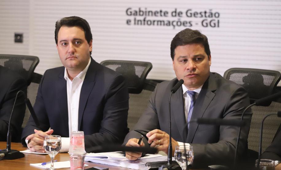 O governador Carlos Massa Ratinho Junior e o secretário de Infraestrutura e Logística, Sandro Alex, divulgaram nesta segunda-feira (21), quais as obras aprovadas pelo Governo do Estado para serem realizadas com os recursos do acordo de leniência firmado entre a concessionária Rodonorte e o Ministério Público Federal (MPF)