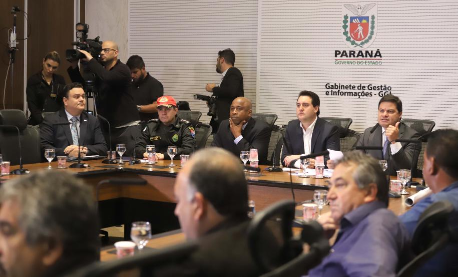 O governador Carlos Massa Ratinho Junior e o secretário de Infraestrutura e Logística, Sandro Alex, divulgaram nesta segunda-feira (21), quais as obras aprovadas pelo Governo do Estado para serem realizadas com os recursos do acordo de leniência firmado entre a concessionária Rodonorte e o Ministério Público Federal (MPF)