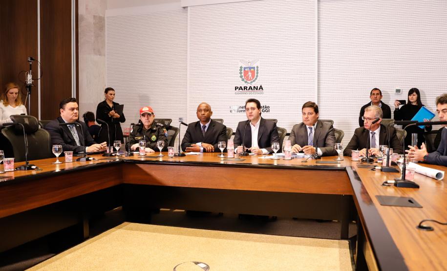 O governador Carlos Massa Ratinho Junior anunciou nesta segunda-feira (21) as 12 obras que serão executadas com R$ 365 milhões liberados pelo acordo de leniência firmado pela Concessionária CCR-Rodonorte e o Ministério Público Federal (MPF). São oito interseções de nível (viadutos, trincheiras e passagens) e cerca de 30 quilômetros de duplicações nas rodovias sob responsabilidade da empresa.