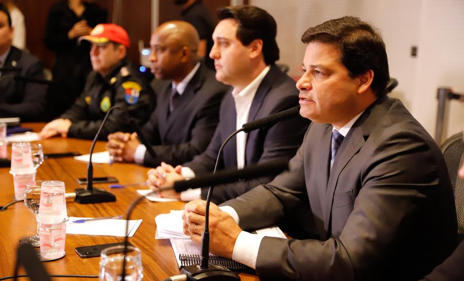 O governador Carlos Massa Ratinho Junior anunciou nesta segunda-feira (21) as 12 obras que serão executadas com R$ 365 milhões liberados pelo acordo de leniência firmado pela Concessionária CCR-Rodonorte e o Ministério Público Federal (MPF). São oito interseções de nível (viadutos, trincheiras e passagens) e cerca de 30 quilômetros de duplicações nas rodovias sob responsabilidade da empresa.