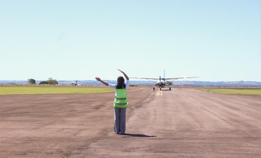 Em Guaíra, no Oeste do Paraná, fronteira com o Paraguai, a nova linha aérea ligando a Curitiba, inaugurada nesta terça-feira (22), deverá concretizar o projeto de lojas francas, que já está autorizado e regulamentado, esperando apenas investimentos de empresários. O município integra a malha aeroviária do programa Voe Paraná.Foto: Prefeitura de Guaíra