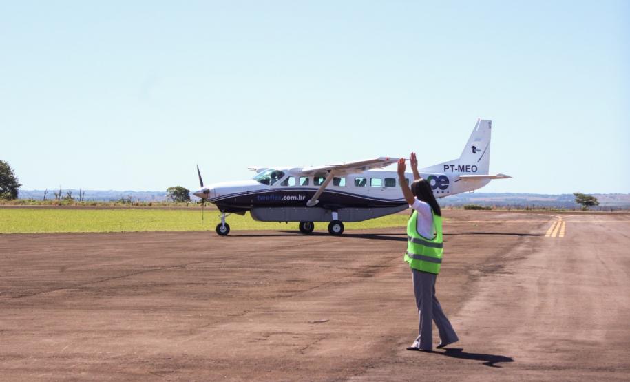 Em Guaíra, no Oeste do Paraná, fronteira com o Paraguai, a nova linha aérea ligando a Curitiba, inaugurada nesta terça-feira (22), deverá concretizar o projeto de lojas francas, que já está autorizado e regulamentado, esperando apenas investimentos de empresários. O município integra a malha aeroviária do programa Voe Paraná.Foto: Prefeitura de Guaíra