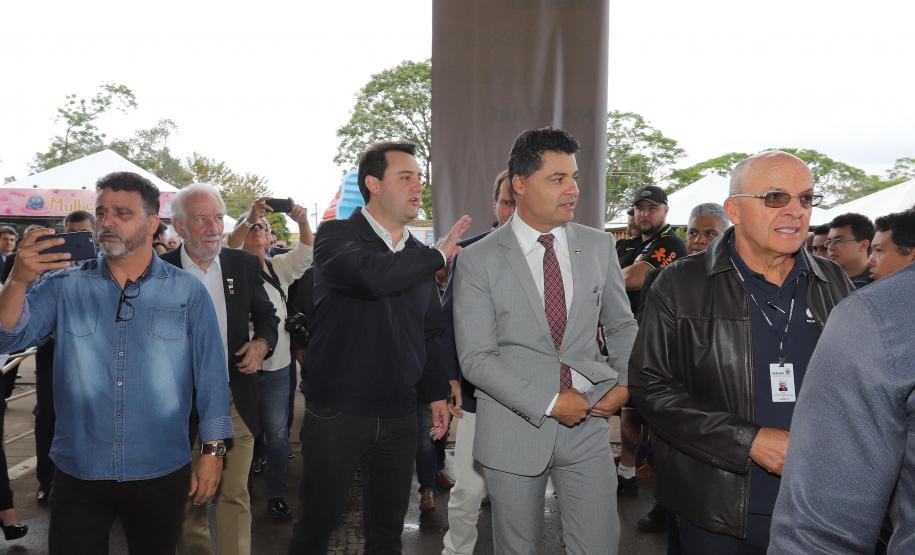 O governador concede coletiva à imprensa.Ponta Grossa, 23-10-19.Foto: Arnaldo Alves / AEN.