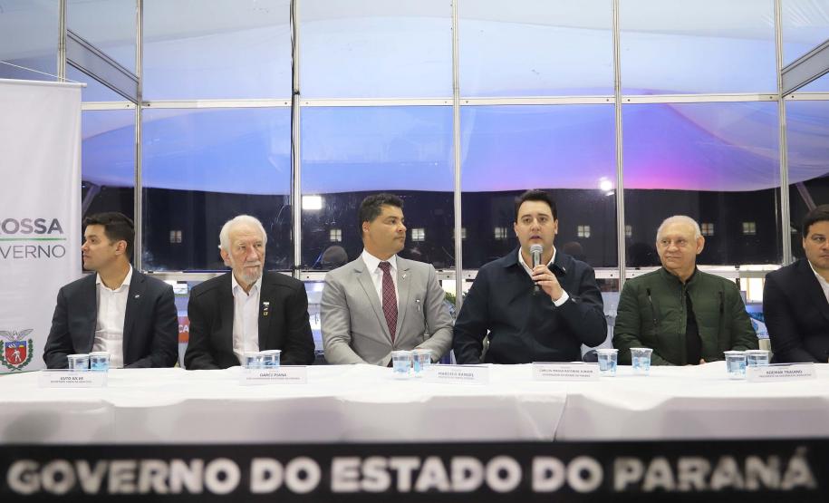 O governador concede coletiva à imprensa.Ponta Grossa, 23-10-19.Foto: Arnaldo Alves / AEN.