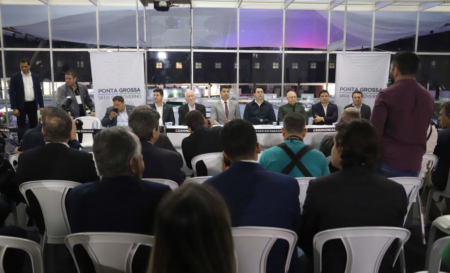 O governador concede coletiva à imprensa.Ponta Grossa, 23-10-19.Foto: Arnaldo Alves / AEN.