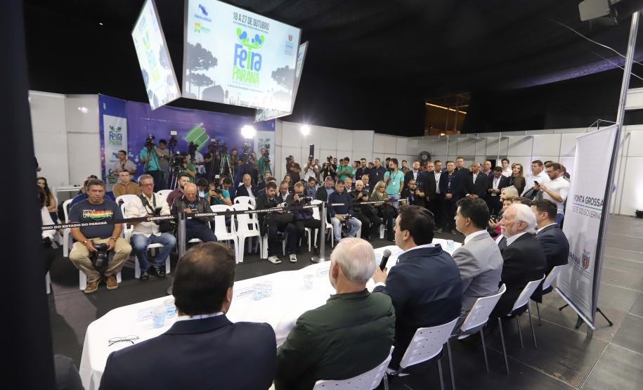 O governador concede coletiva à imprensa.Ponta Grossa, 23-10-19.Foto: Arnaldo Alves / AEN.