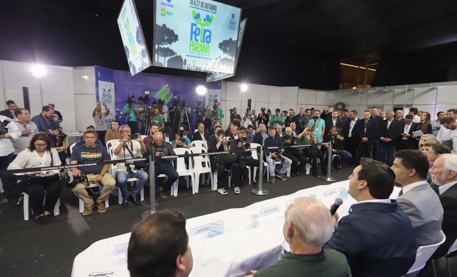 O governador concede coletiva à imprensa.Ponta Grossa, 23-10-19.Foto: Arnaldo Alves / AEN.