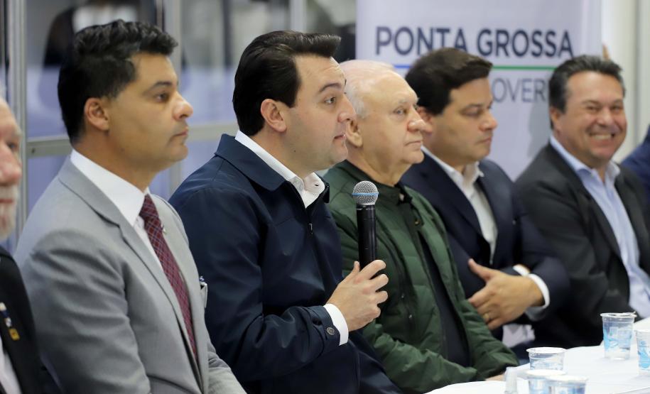 O governador concede coletiva à imprensa.Ponta Grossa, 23-10-19.Foto: Arnaldo Alves / AEN.