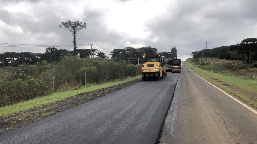 Serviços de conservação na PR-170 em Pinhão