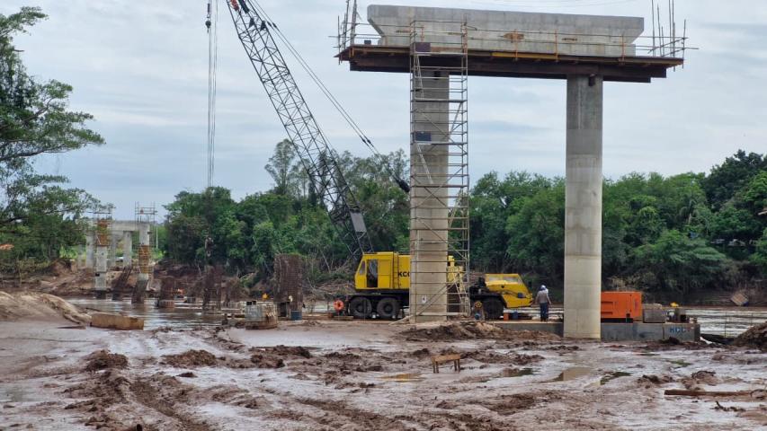 PR-498 ponte sobre o Rio Ivaí entre São Carlos do Ivaí e Japurá