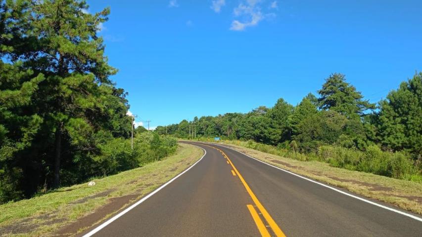 Rodovia com nova sinalização horizontal